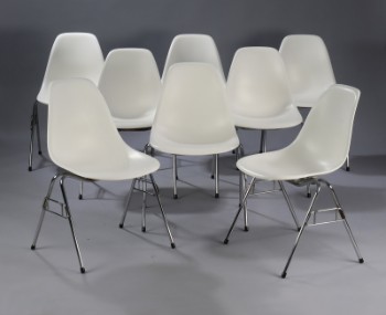 Charles Eames. Sæt på otte skalstole, model DSS, hvid polypropylen. (8)