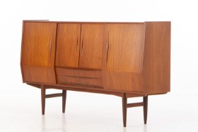 Dansk møbeldesign. Skænk af teak, 1950-60'erne