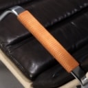 Preben Fabricius & Jørgen Kastholm. 'Græshoppen', chaiselongue i sort læder, model FK 87