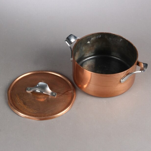 Henning Koppel for Georg Jensen m.fl. En samling pander/gryder af kobber (5)