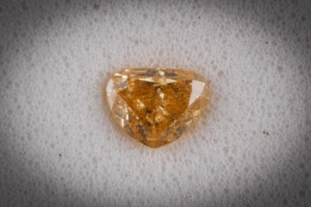 Uindfattet gullig orange diamant, ca 0.51 ct