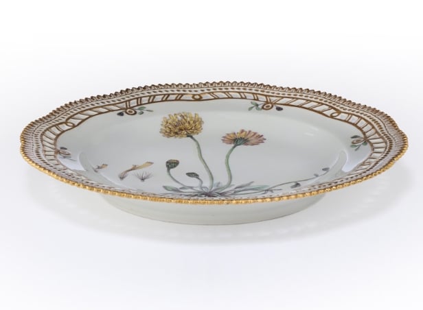 Royal Copenhagen. 'Flora Danica' tallerken af porcelæn, Juliane Marie-mærket