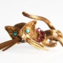 Brooch: Cat with gemstone, 18 kt. gold