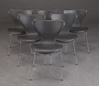 Arne Jacobsen. Seks 7er-stole -sort. Model 3107 (6)
