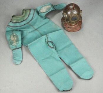 Treboltet Russisk Dykkerhjelm af kobber og tørdragt