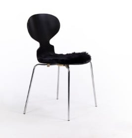 Arne Jacobsen. 'Myren' i sortlakeret med pels, model 3101