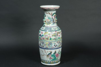 Kinesisk vase af porcelæn, famille rose dekoreret