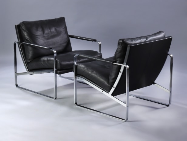 Preben Fabricius. A pair of armchairs, model 710, Conversation Chair in black leather (2)