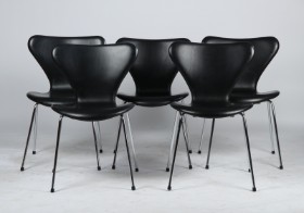 Arne Jacobsen. Et sæt på fem 'Syver' stole, model 3107 (5)