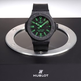 Hublot 'Big Bang King Black Green'. Men's watch in titanium and ceramic with black dial, approx. 2015