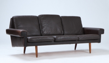 Georg Thams. Tre-personers. fritstående sofa