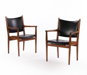 Hans J. Wegner for Johannes Hansen. Et sæt armstole af teak, model 'JH-513' (2)