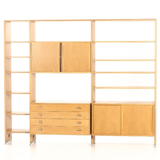 Hans Wegner. Fritstående reolsystem af eg, model Ry-100