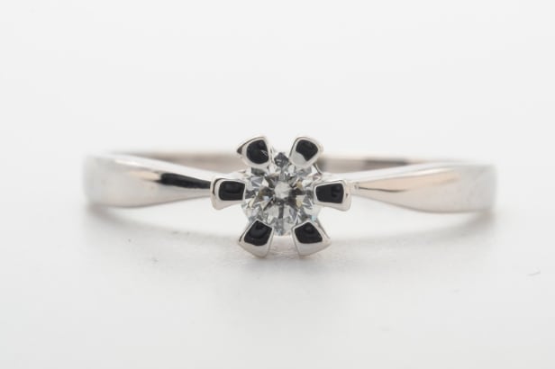 Solitaire ring with brilliant-cut approx. 0.15 ct. 14 kt. white gold, size 52