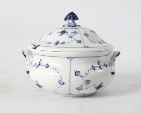 Royal Copenhagen. Musselmalet terrin af porcelæn, no. 222