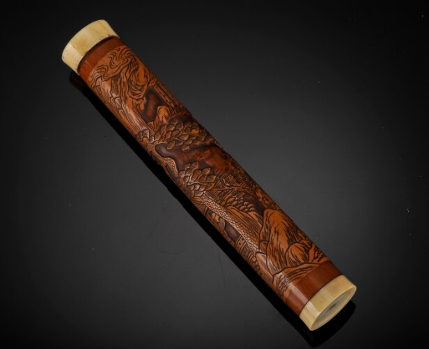 Cylindrisk etui af udskåret bambus med elfenbens montering, Kina 1700-1800 tallet