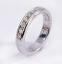 Chiaravalli. Halvalliance- brillantring af 18 kt. hvidguld
