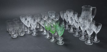 En samling glas, bl.a. Anette, Derby mm. (39)