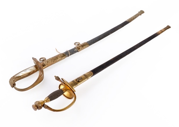 Dansk kårde model 1837 samt officerssabel for marinen, begge med skeder (2)