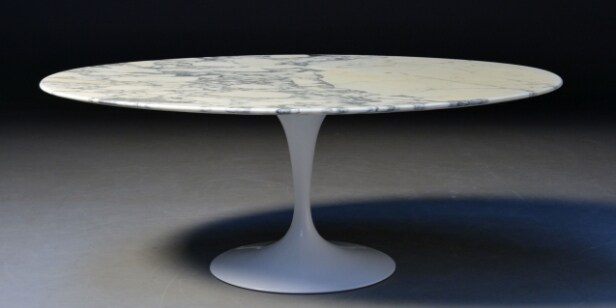 Eero Saarinen. Ovalt vintage sofabord i marmor, model 'Tulip'. L. 137 cm Denne vare er sat til omsalg under nyt varenummer 4597937