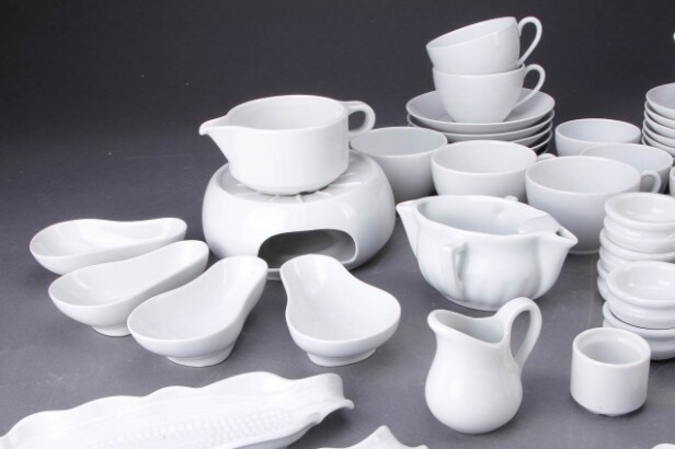 Pillivuyt. Stel af porcelæn (57)