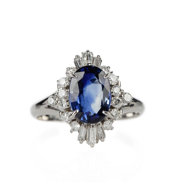 Sapphire and diamond ring in platinum, approx. 0.56 ct Size 54