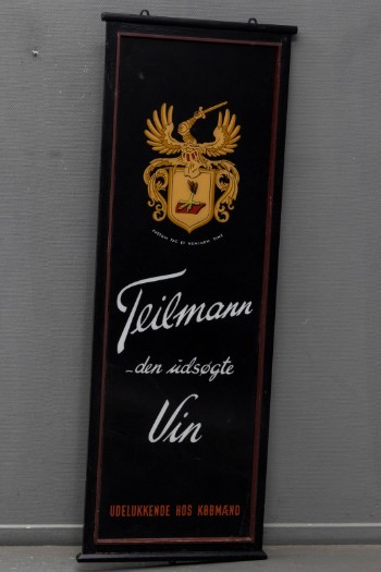 Reklameskilt, hinterglas med påskriften Teilmann. Den udsøgte Vin.
