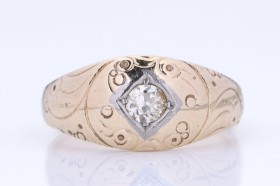 Erik Walther Krohn: Diamantring af 14 kt. guld med old-cut diamant. Ringstr. 59.