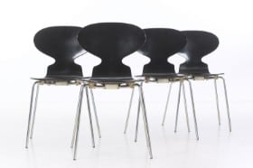 Arne Jacobsen for Fritz Hansen. Myren. Fire stole, sortlakeret  model 3101 (4)