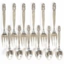 Georg Jensen. 'Konge' 6 kagegafler og 6 theskeer af sterlingsølv. (12)