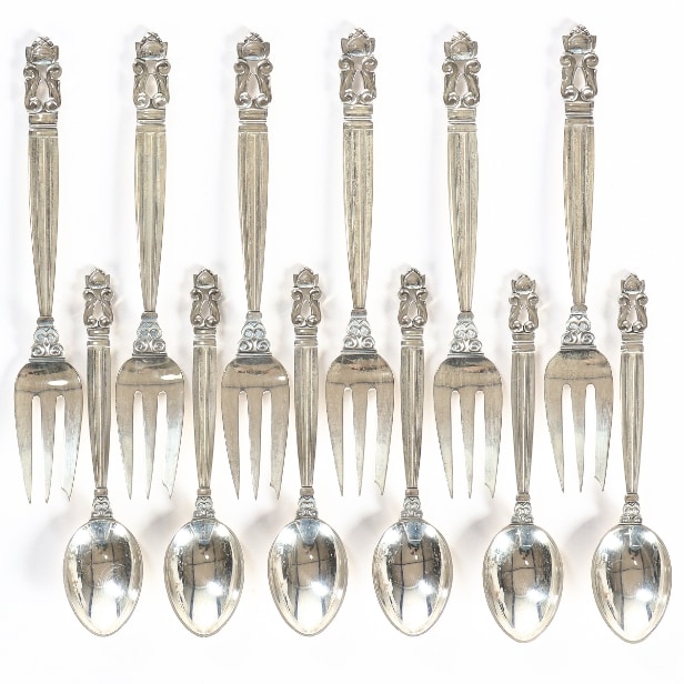 Georg Jensen. 'Konge' 6 kagegafler og 6 theskeer af sterlingsølv. (12)
