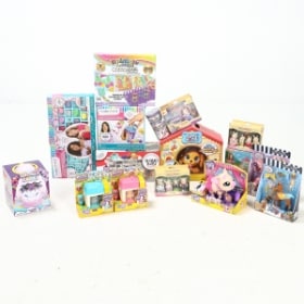 En samling div. legetøj, bl.a. Sylvanian Families og Little Live Pets. (16)