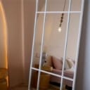 Stort New Yorker spejl med hvidlakeret ramme i jern str 180x90 cm.