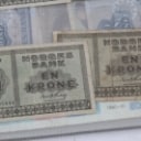 Collection of banknotes in folder, including Russia and France (142)