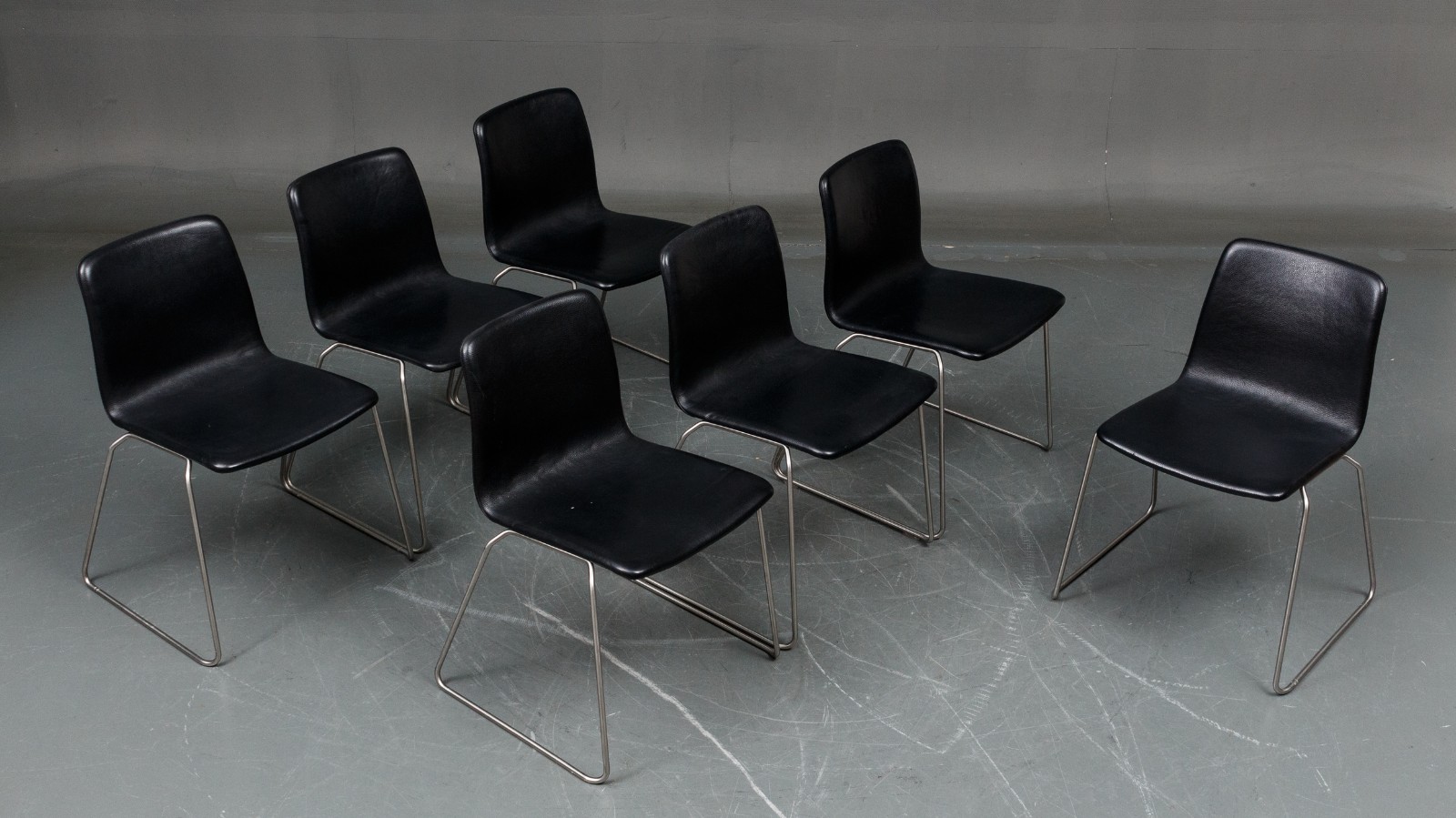 Jacob Wagner HAY. Syv stole, læder, model JW01 | Barnebys