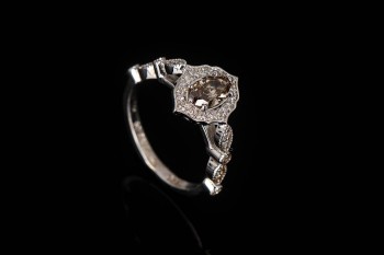 Diamond ring with awning cut diamond of 1.00 ct. and 0.40 ct.