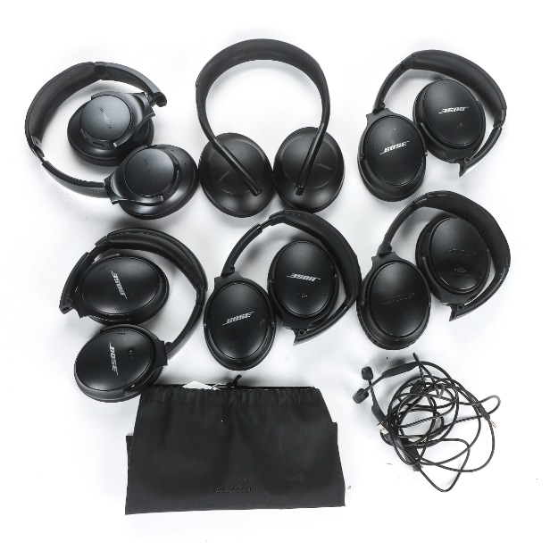 Seks par høretelefoner. Bose samt Soundcore (6)
