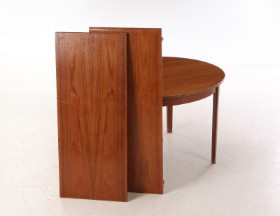 Cirkulært spisebord af teak, 1960-70'erne (1+2)