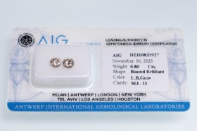 Two AIG-certified brilliant-cut diamonds of 0.80 ct. (Light Brownish Grey/SI3 - I1)