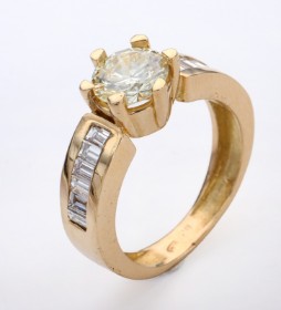 Solitaire diamond ring of 18 kt. gold, a total of approx. 1.93 ct.