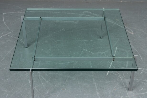Poul Kjærholm. Sofabord med glasplade, model PK-61 