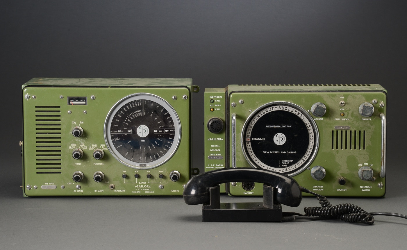 Maritim VHF Radio Telephone og Modtager, model 'Sailor' RT144B og R109 ...