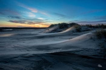 Tage Klee, Klitter i Råbjerg Mile i Skagen i aftenlys