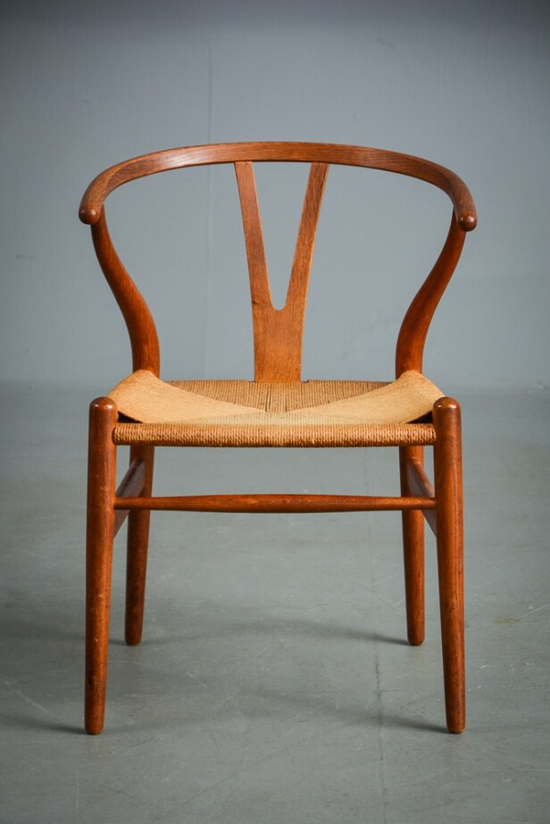 Hans J. Wegner. Y-stol af eg m. flet, Carl Hansen & Søn