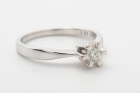 Solitairering med brillant på ca. 0.15 ct., 14 kt. hvidguld, str. 48