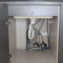 Nolte Küchen. Komplet køkken med køkkenø, bordplade i skifer m/ underlimet vask, samt fuld Bosch hvidevarepakke.