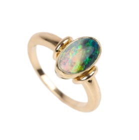 Laurits Berth: An opal ring of 14k gold. Ring size 51. 1940-50s.