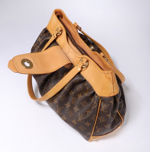 Louis Vuitton. 'Boetie PM' hånd-/ skuldertaske af Monogram Canvas