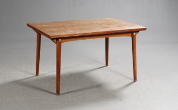 Dansk møbelproducent. Spisebord, egetræ / teaktræ