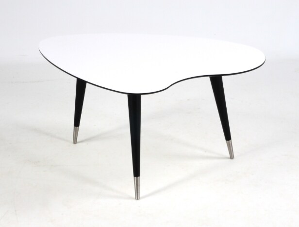 Nissen & Gehl for Naver Collection. 'Strawberry' sofabord plade af hvid laminat, model AK2560